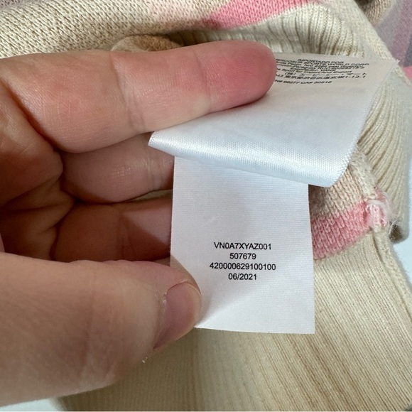 Vans Women’s Plaid V-Neck Oversized Sweater Size Medium - Picture 6 of 6